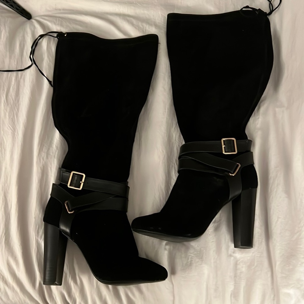 Knee high boots! Suede material and in very good condition.